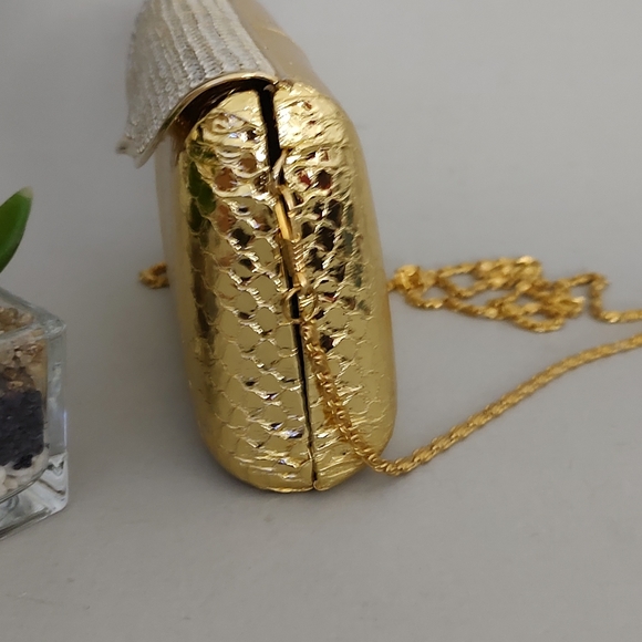 Vintage Metal Purse 6" x 4 " with Faux Diamond Rhinestones Long Chain Color gold - Picture 3 of 16